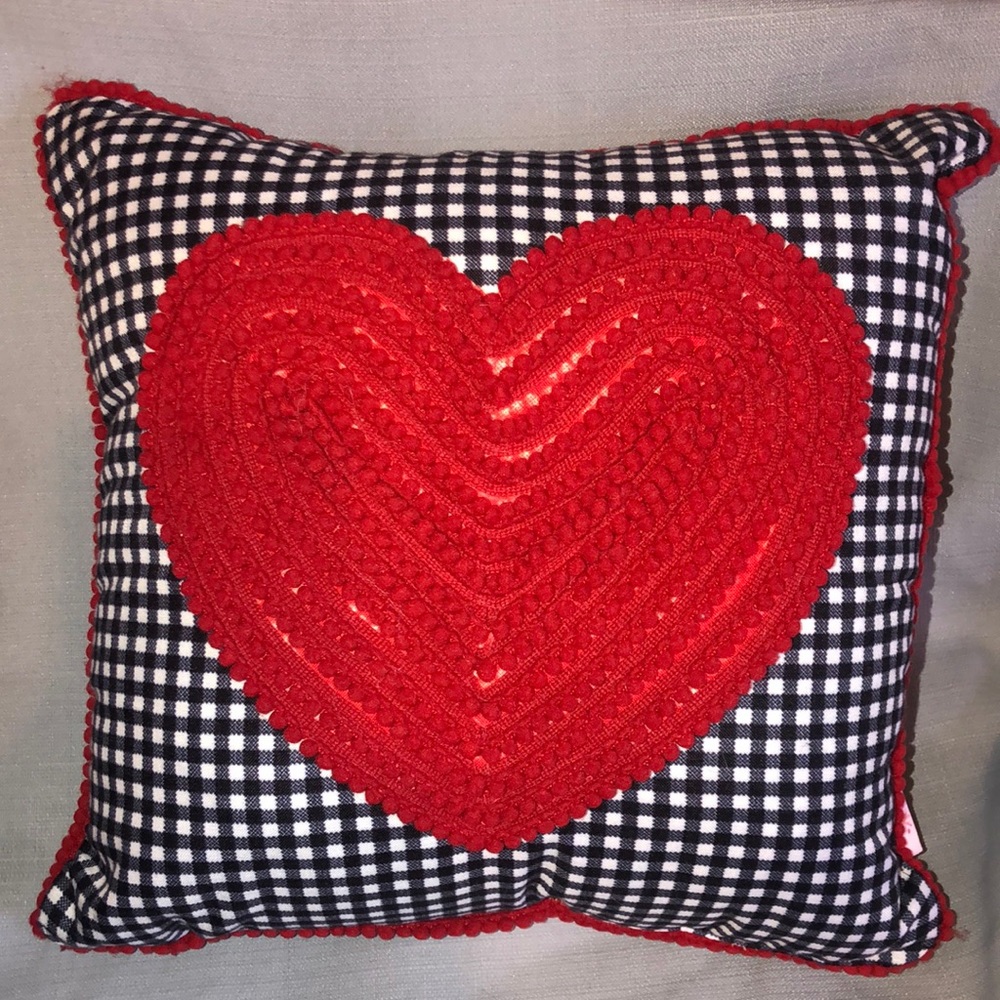 XOXO pillow. Black n white checks with red heart.